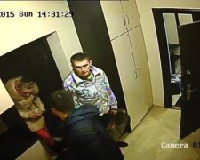У Києві розшукують пару квартирних крадіїв (фото)
