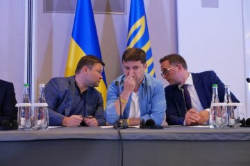 Головне за ніч: сюрприз Зеленського, кримінальний "привіт" Парубію та масовий розстріл у ТЦ