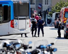 Неадекватка спотворила американських туристок в Марселі