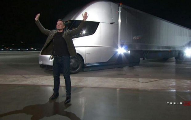 Як куля: Маск презентував вантажівку Tesla