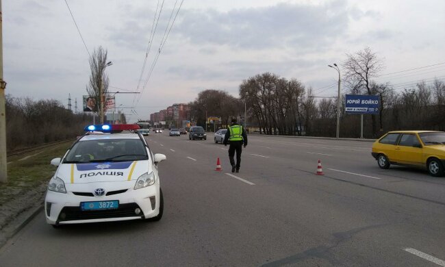 Посадила на капот Smart: на Вінниччині дівчина на смерть збила військового