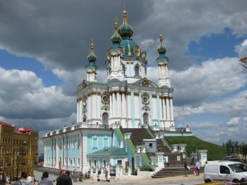 Визитная карточка Киева: легендарную Андреевскую церковь передали во власть Патриарха, но не Кирилла