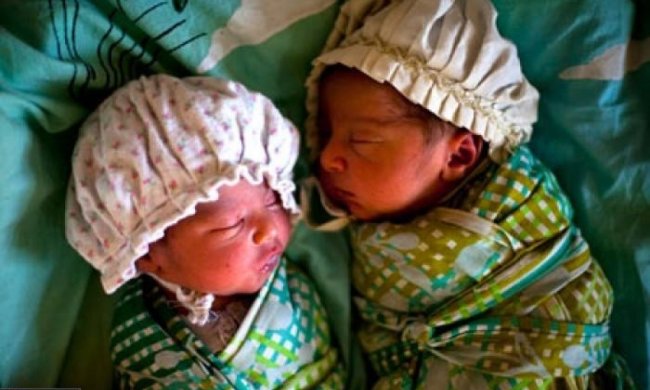 Индийский интерсексуал родил двойню