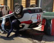 Чоловік протаранив ресторан та убив свою сім'ю