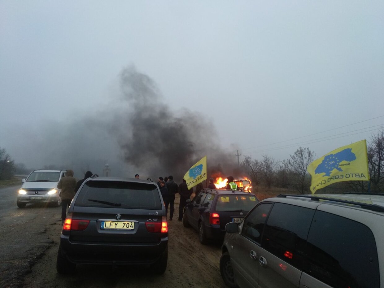 Видео где сжигают машины