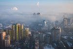 Таємничий туман оповив Київ, рятувальники попередили про небезпеку