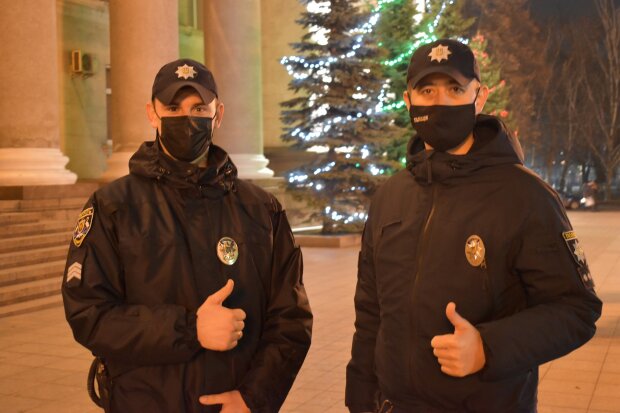 Поліцейські, фото: Facebook патрульна поліція Чернівецької області