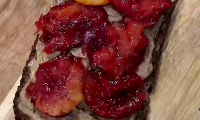 Паштет со сливами, кадр из видео