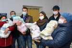Українка народила чотирьох донечок у розпал карантину, тримайся, таточку - щасливі кадри