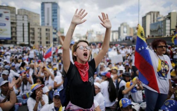 Женщины Венесуэлы не прекращают протесты против репрессий