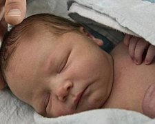 Роды очередной школьницы поставили на уши Украину