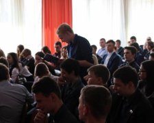 Тільки б не голий! Молодий учитель сполохав киян