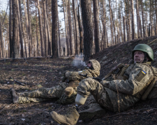 Військові повертаються на фронт без рук та ніг / фото: АР