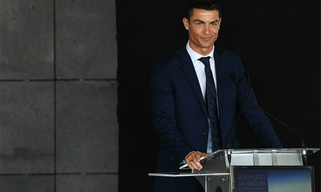 Кріштіану Роналду вже не молодий, але досі спритний - світ святкує ювілей футболіста