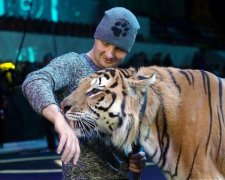 У Росії величезний хижак кинувся на дресирувальника: відео