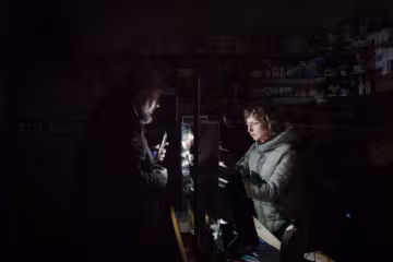 Украинцы без света, скриншот: YouTube
