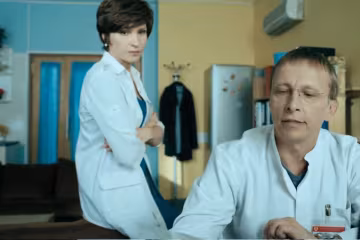 Кадр з серіалу "Інтерни"