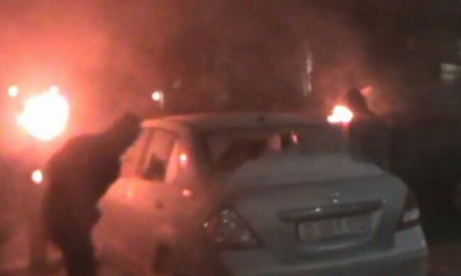 Поліція шукає нападників на авто біля посольства Росії