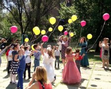 Детей на фронт: блогер рассказал о методах воспитания в "ЛДНР"