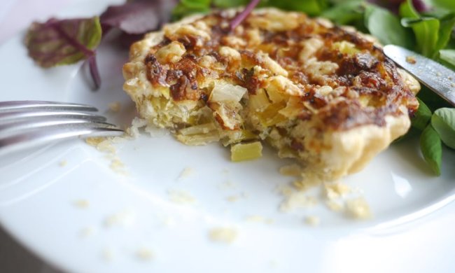 Відмінний рецепт пирога з цибулею і сиром чеддер