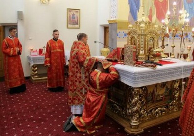 На Тернопільщині випускник семінарії став "зіркою" парафії: "Молодий красень"