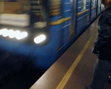 Харьковчанин бросился под поезд метро после ссоры с девушкой