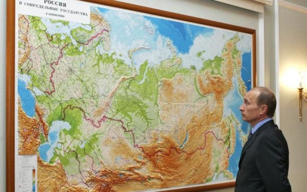 Приклеїли Крим, бо крадуть: в Росії продають оригінальну карту