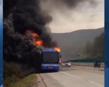 В палаючому автобусі в Китаї загинуло 30 людей