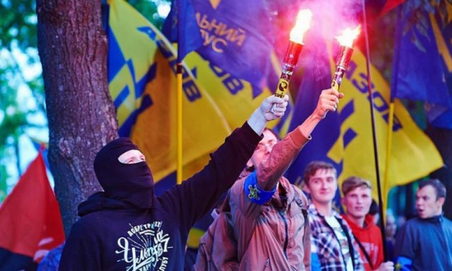 Ходу в підтримку Поліщука та Медведька влаштували в Харкові (фото)