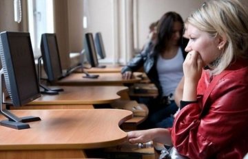 Українці здаватимуть на права за новими білетами