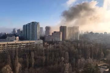 Пстраждав житловий будинок від ракети, що, вірогідно, прямувала у бік аеропорту