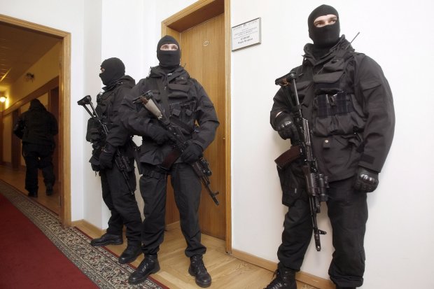 Правоохранители обыскали дом экс-главы Черновицкой ОГА: подробности