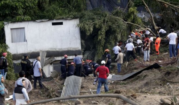 В Гватемале 600 человек пропали без вести из-за схождения селей (фото)