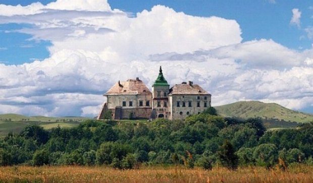 Славетний Олеський замок зняли з безпілотника (фото, відео)