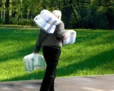 И внукам хватит: мужчина украл подгузников на сотни тысяч
