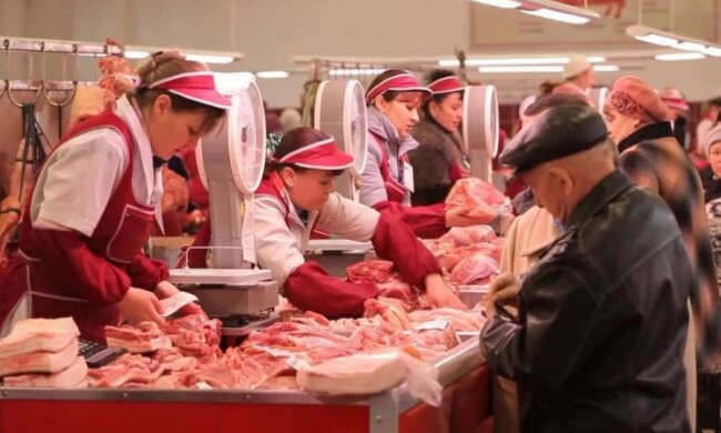 ЖЕСТЬ! Находка в "свежем" мясе шокировала украинку