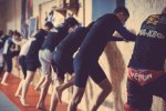 Навіть не намагайтеся повторити це: хлопець спробував пограбувати зал бійців ММА