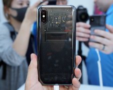 Xiaomi Mi8 Explorer Edition испытали на прочность: видео