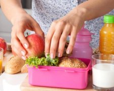 Путешествие в жару: как правильно собрать продукты в дорогу