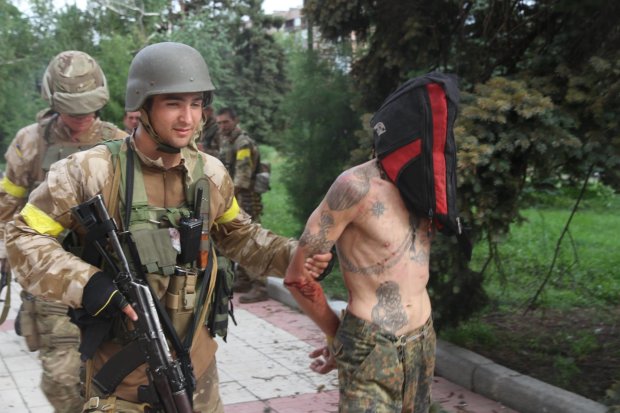 Паніка і хаос: щури Захарченка намагаються втекти з Донецька, всі виїзди закриті