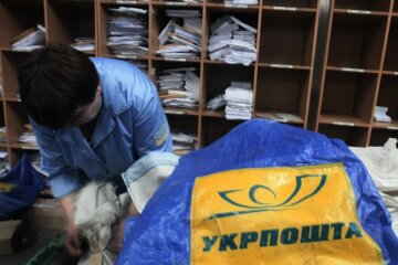 В век компьютеров "Укрпочта" закупает настенные календари за сотни тысяч гривен