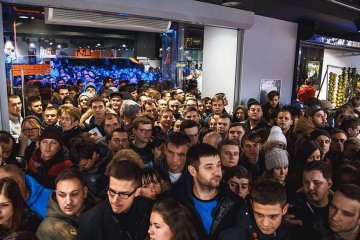 Український урожай виявився під загрозою зриву: у магазинах порожні полиці і кілометрові черги
