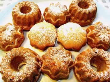 Быстро и вкусно: рецепт сметанного кекса с изюмом