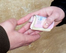 Cпівробітниця колишнього МРЕВ попалася на хабарі у Краматорську