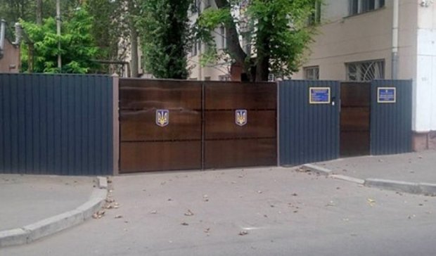 Одеські військові сховались від гранат терористів за забором (фото)