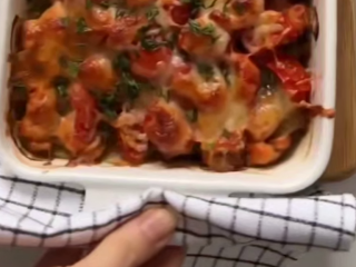 Запіканка з куркою та грибами, кадр з відео
