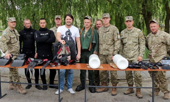 Поддерживают героев Донбасса с первых дней войны: топ-9 звездных волонтеров, не испугавшиеся пуль и минометов