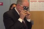 Понадобится еще один срок - министр не справился с маской, несмотря на угрозу