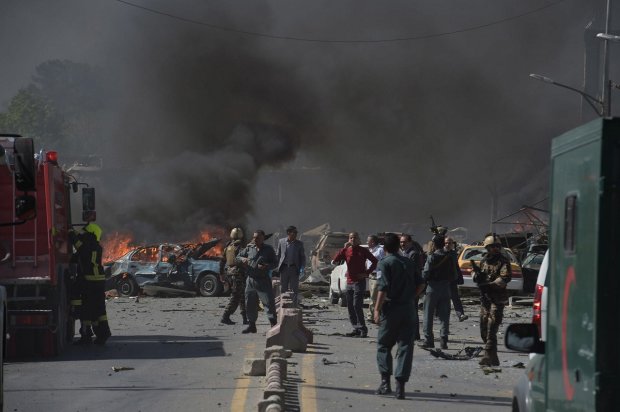 В Кабуле смертник устроил настоящий ад, пол сотни погибших, число жертв растет с каждой минутой