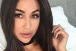 Гола наїзниця Ана Чері зробила вологою навіть пустелю: фото 18+